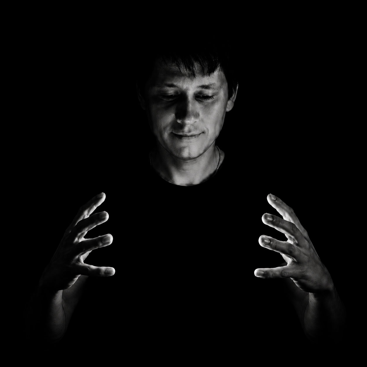 Alexander Lehmann, UI/UX designer, standing with hands outstretched